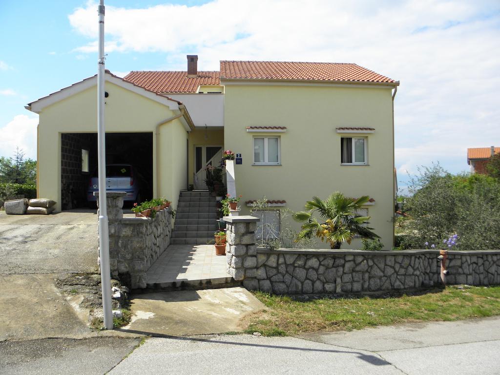 Apartments Njivice Bajcic Exterior photo